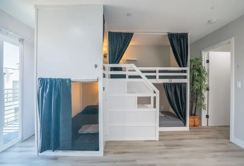 ルームシェアのワンベッド, Normandie Hostel