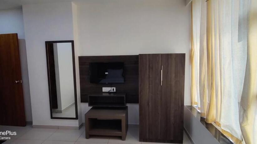 غرفة ديلوكس, Aarna Palace