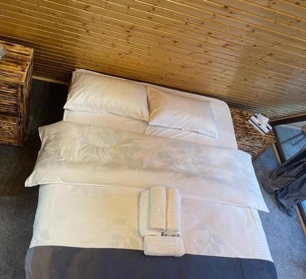 חדר משפחתי, Potcoava Dunarii