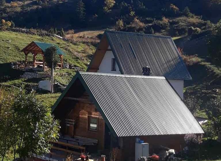 اتاق خانوادگی, Household Ušćumlić Oaza Mira