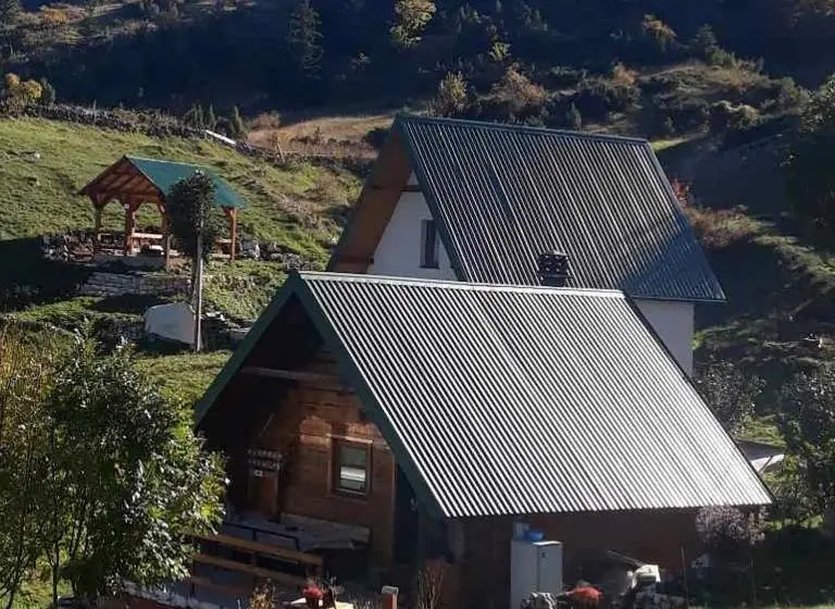 اتاق خانوادگی, Household Ušćumlić   Oaza Mira