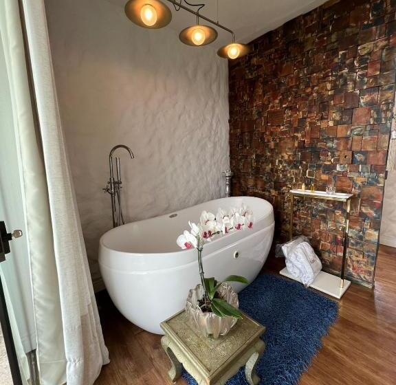 מיטת קינג בסוויטה, Atmã Pousada