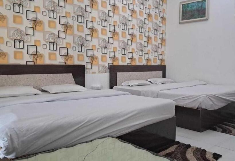 Quarto Triplo Deluxe, Oyo Apelsa