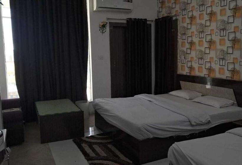 Quarto Triplo Deluxe, Oyo Apelsa