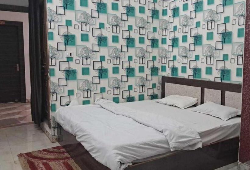 Quarto Triplo Deluxe, Oyo Apelsa