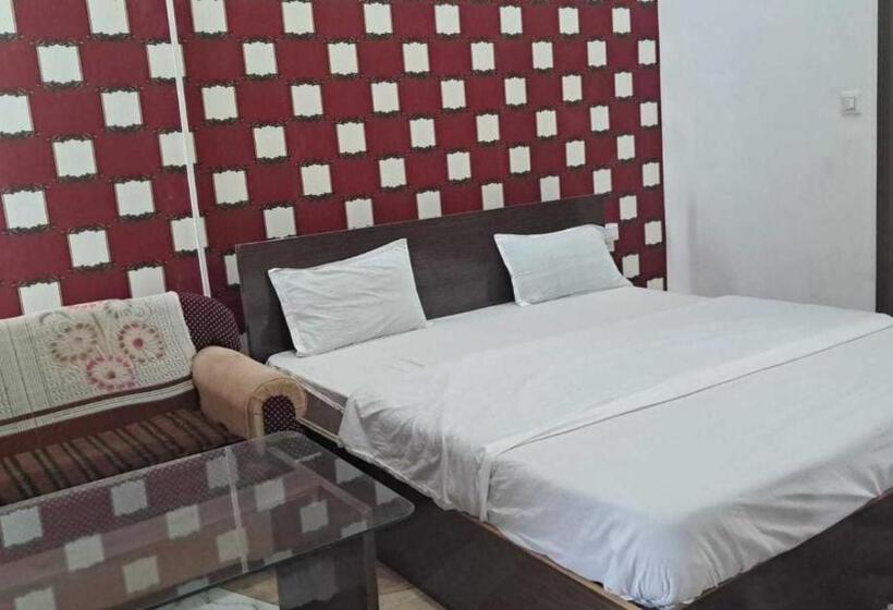 Quarto Triplo Deluxe, Oyo Apelsa