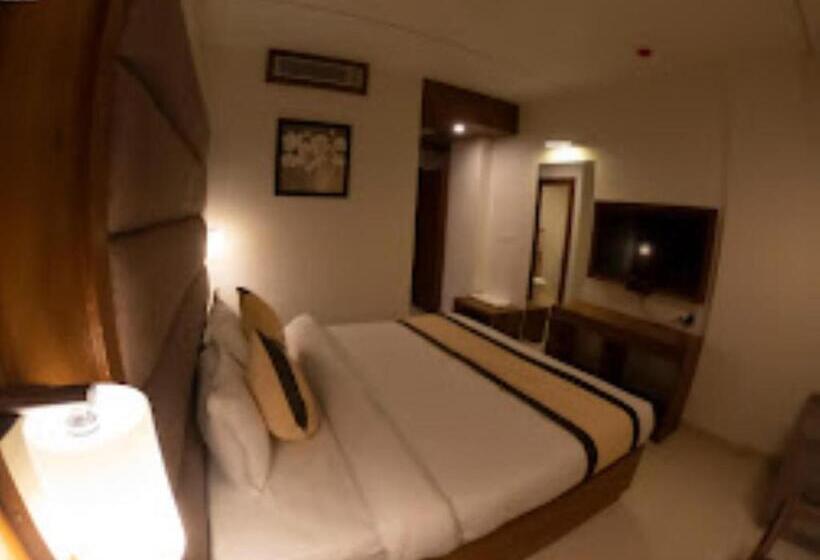 Люкс, Prime Residency,chhatarpur