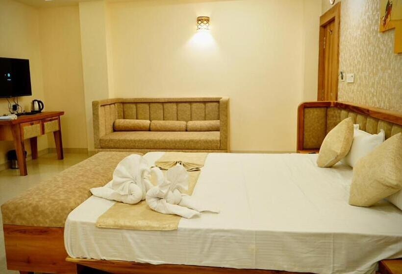 סוויטה משפחתית, Siddhoday Palace