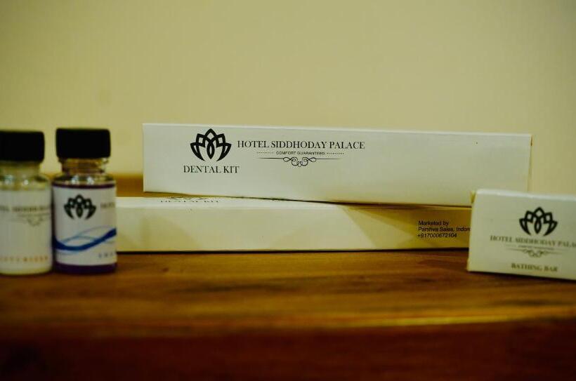 דירת שלושה חדרים, Siddhoday Palace