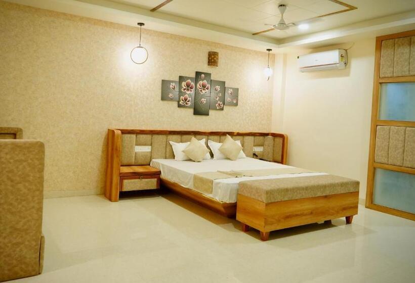 סוויטה משפחתית, Siddhoday Palace