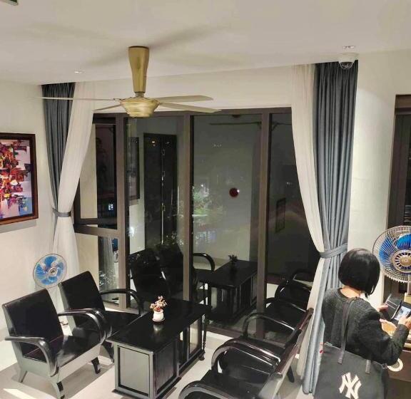 اتاق استاندارد با چشمانداز استخر, The Dragon Villa Hoi An