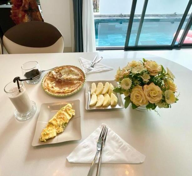 اتاق استاندارد با چشمانداز استخر, The Dragon Villa Hoi An