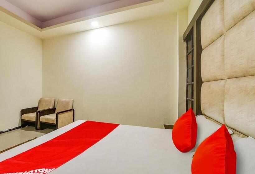 트리플 클래식 룸, Oyo Hotel Shivalik Gold