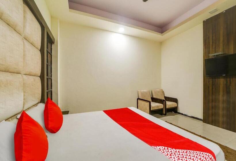 트리플 클래식 룸, Oyo Hotel Shivalik Gold