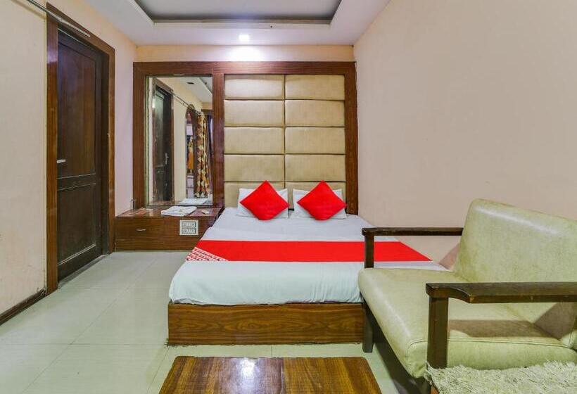 트리플 클래식 룸, Oyo Hotel Shivalik Gold