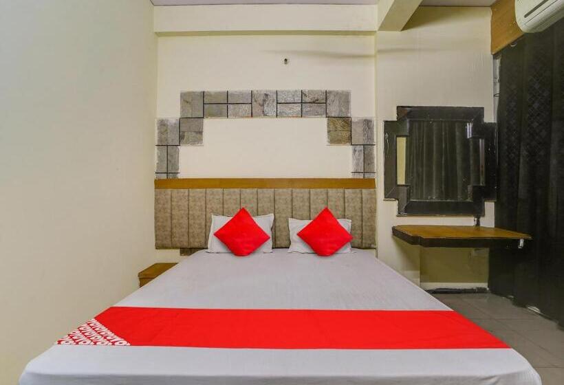 트리플 클래식 룸, Oyo Hotel Shivalik Gold