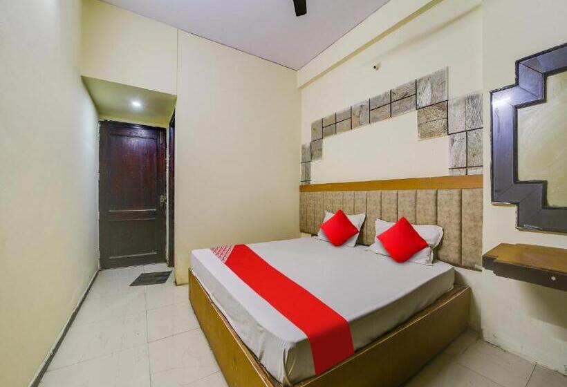 트리플 클래식 룸, Oyo Hotel Shivalik Gold