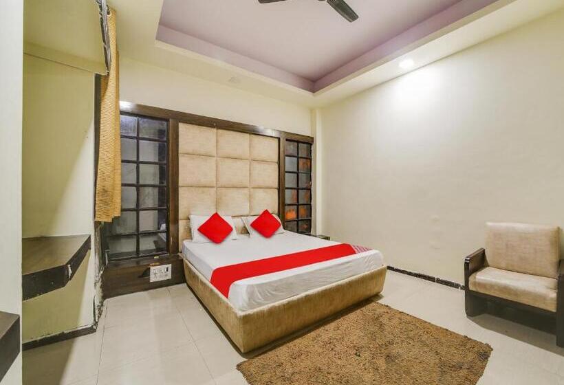 트리플 클래식 룸, Oyo Hotel Shivalik Gold