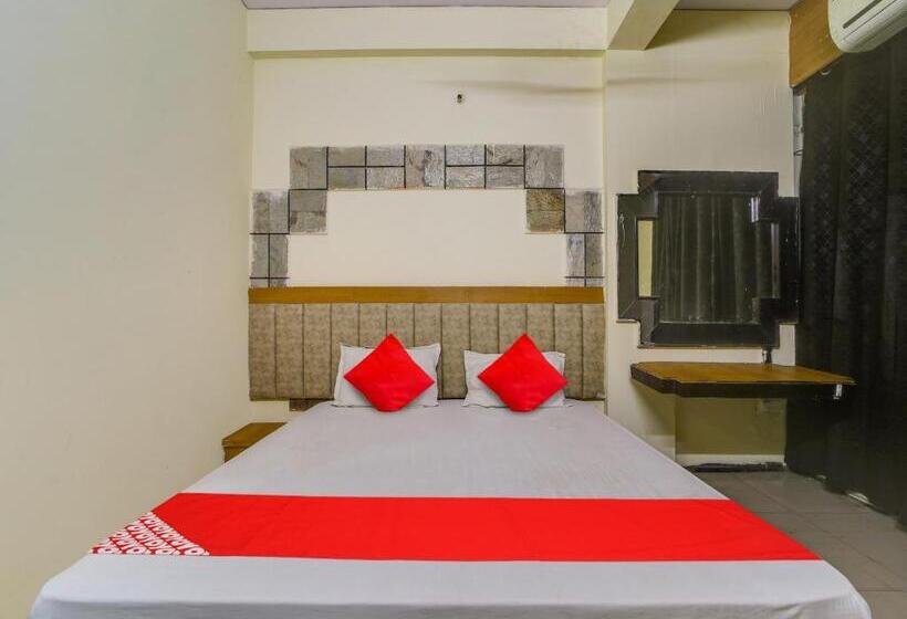 트리플 클래식 룸, Oyo Hotel Shivalik Gold