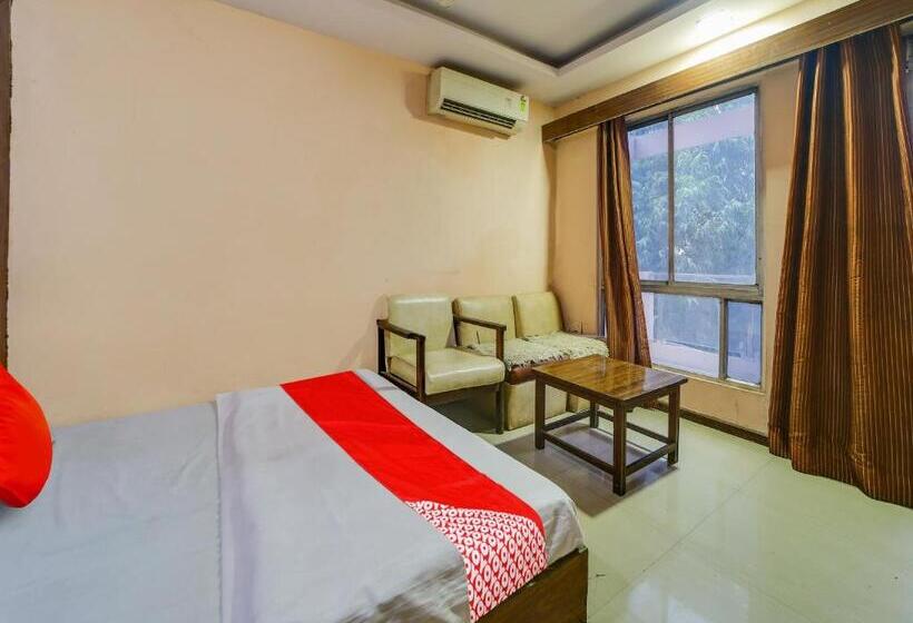 트리플 클래식 룸, Oyo Hotel Shivalik Gold
