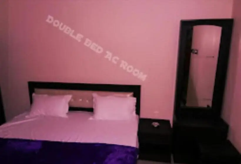 デラックスルーム, The Royal Hotel,chhatarpur