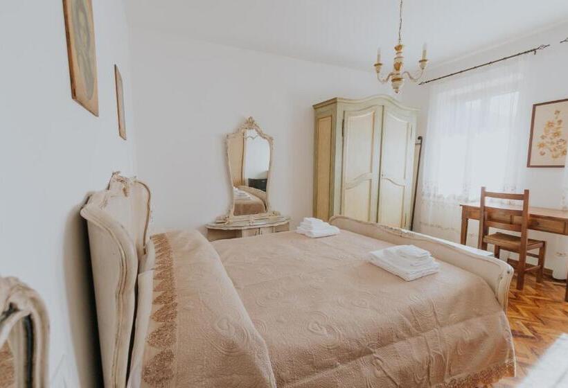 اتاق استاندارد, La Tana Dei Tassi