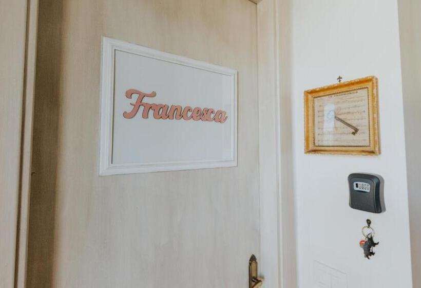 اتاق استاندارد, La Tana Dei Tassi