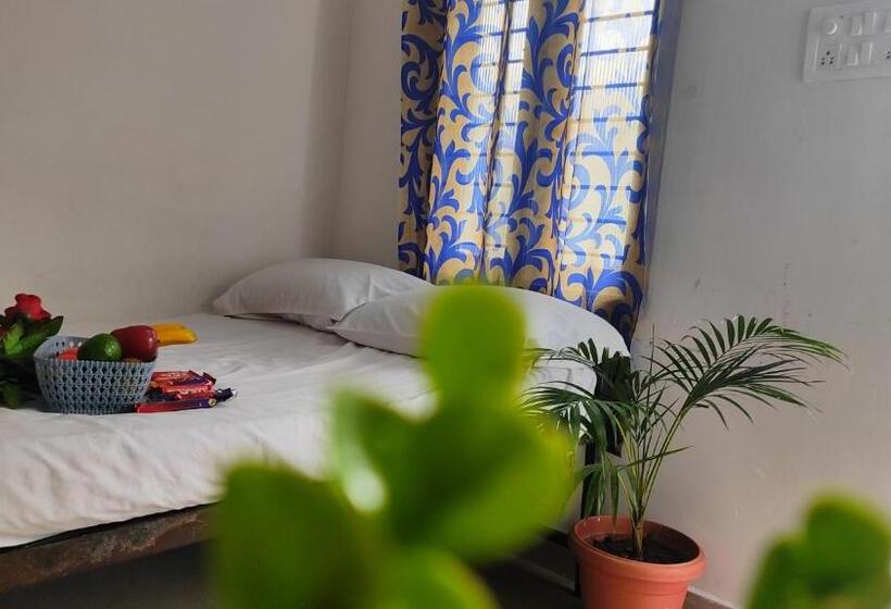 חדר אקונומי, Adh Amilya Gerdens