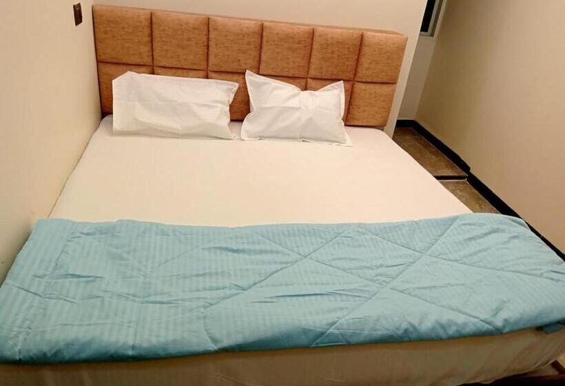 Quarto Deluxe, Alka Shree