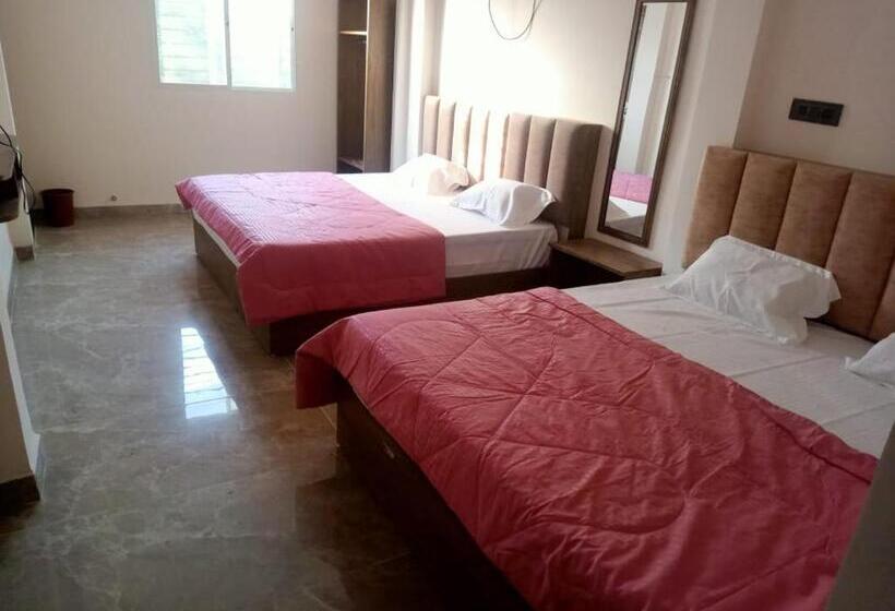 Quarto Deluxe, Alka Shree