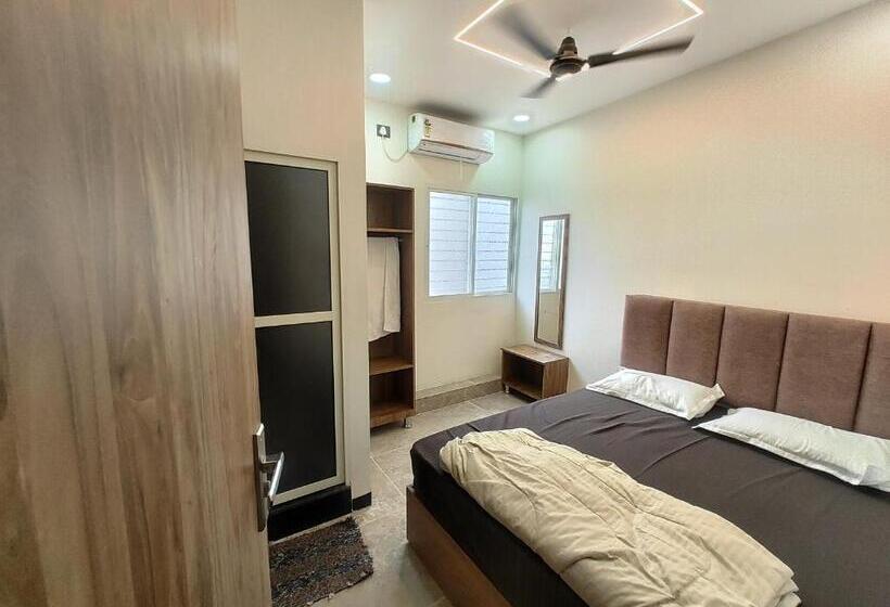 Quarto Deluxe, Alka Shree