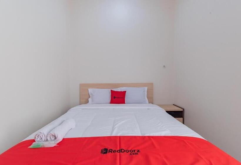 Номер Deluxe, Reddoorz Near Csb Mall Cirebon