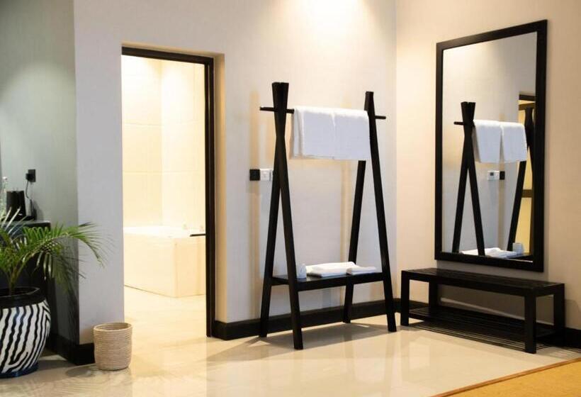 디럭스 룸 킹사이즈 침대, Sanna Boutique