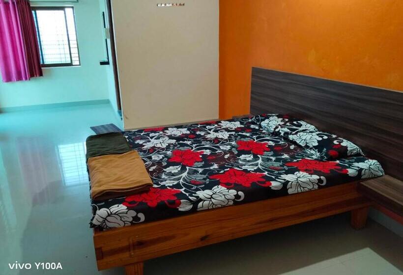 Habitación Triple Clásica, Spot On Shri Venkateshwara Lodging