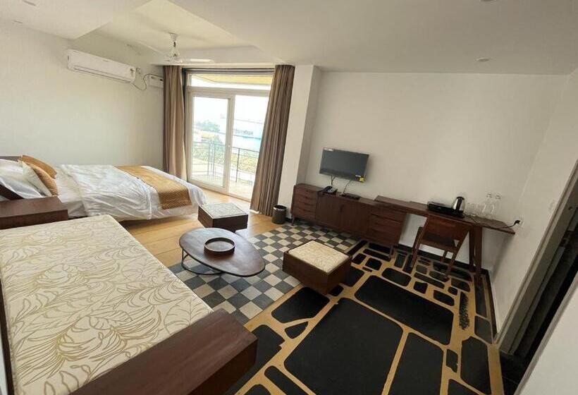 Люкс с Балконом, Nkaasa Hotel Personal Suites