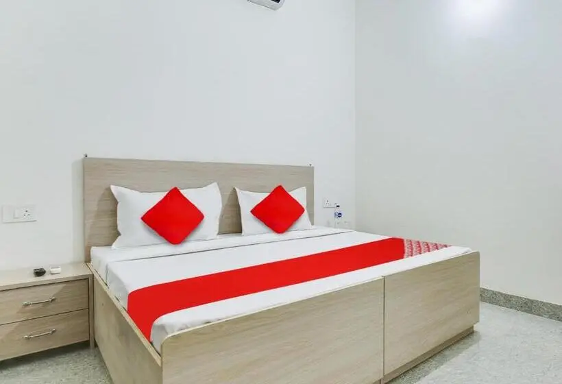 Classic Kolmen Hengen Huone, O Classic In