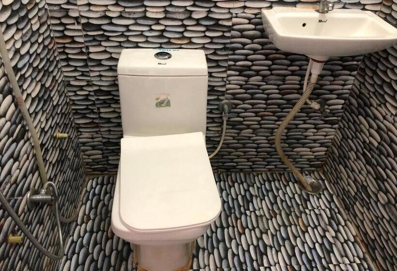 トリプルクラシックルーム, Oyo Hotel Kanha