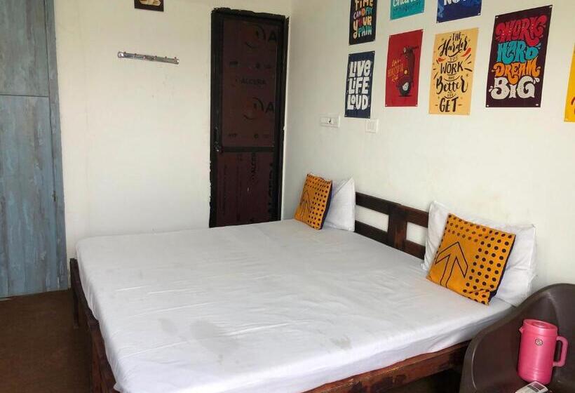 トリプルクラシックルーム, Oyo Hotel Kanha