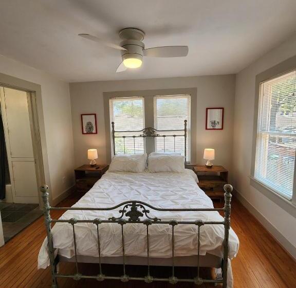 شقة غرفة واحدة, Cute & Quiet Garage Apt Home