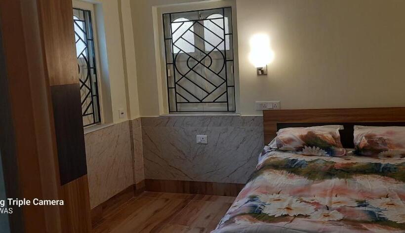 Standard Room, Laxmi Niwas, Salt Lake, Kolkata, 10mins From Sector 5