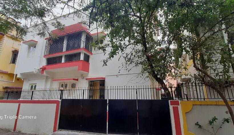 Deluxe Room, Laxmi Niwas, Salt Lake, Kolkata, 10mins From Sector 5