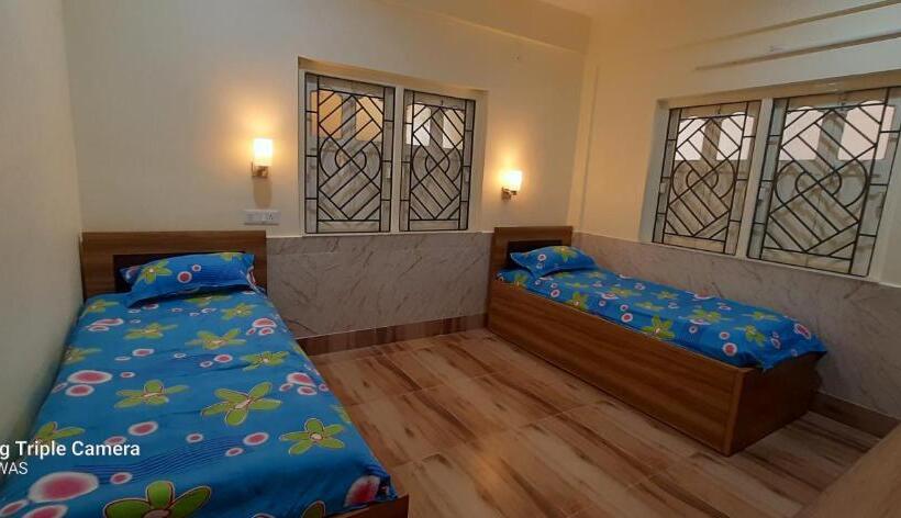 Deluxe Room, Laxmi Niwas, Salt Lake, Kolkata, 10mins From Sector 5