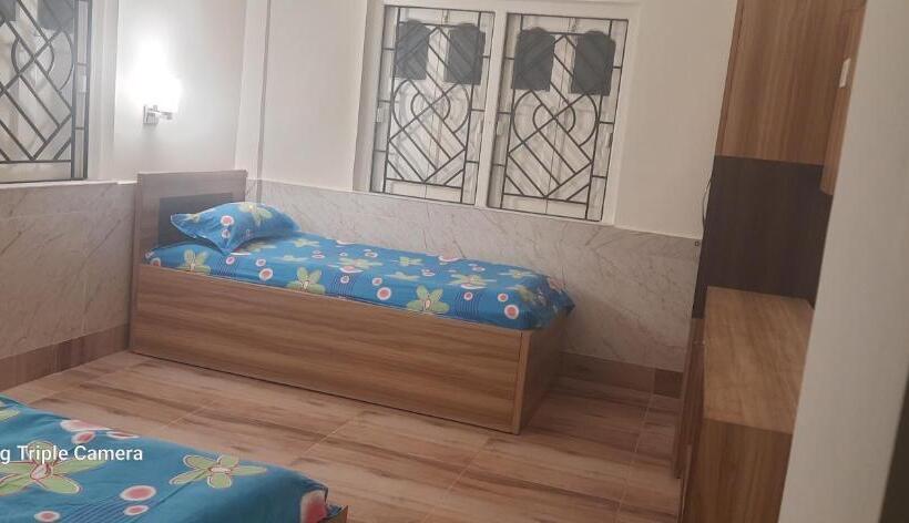Deluxe Room, Laxmi Niwas, Salt Lake, Kolkata, 10mins From Sector 5