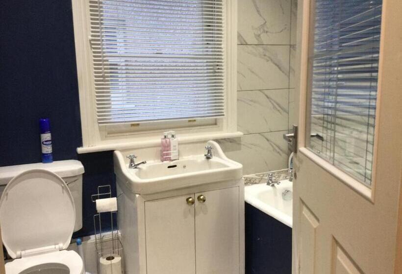 デラックスルーム, Tdm Bachelot Lettings Ltd