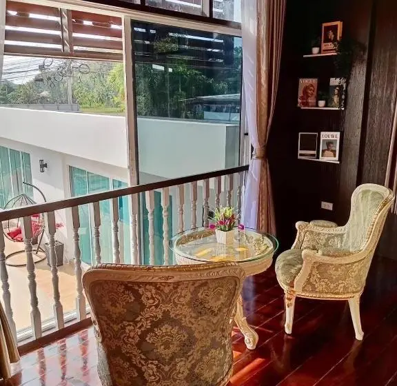 Talo 2 Makuuhuonetta, Baan Kraziprak บ้านกระซิบรัก