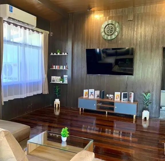 Talo 2 Makuuhuonetta, Baan Kraziprak บ้านกระซิบรัก