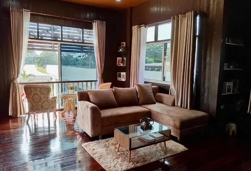 Talo 2 Makuuhuonetta, Baan Kraziprak บ้านกระซิบรัก