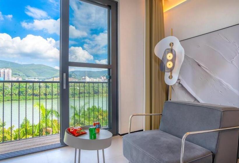 Номер Стандарт с Балконом, Huijian Riverview