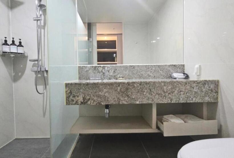 バルコニー付きスタンダードルーム, Air City Hotel Corp