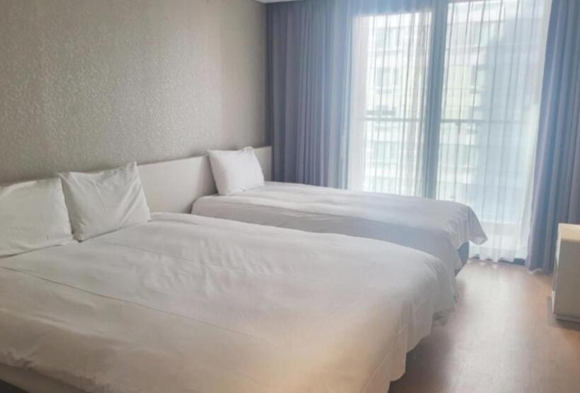 غرفة قياسية مزوَّدة بشُرفة, Air City Hotel Corp